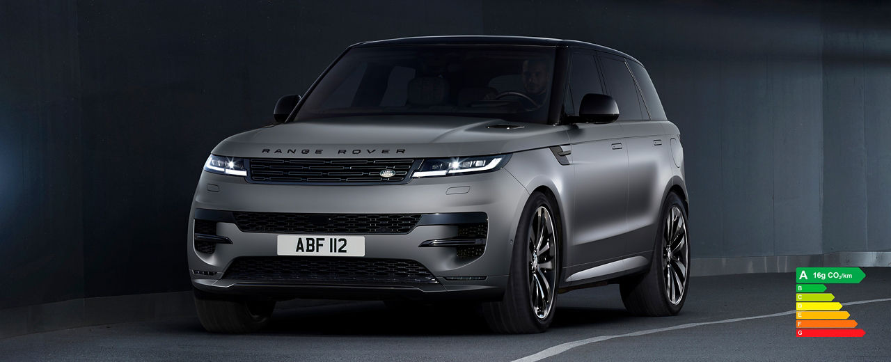 Range Rover Sport in Eiger Grey driving through a tunnel with energy efficiency label A (16g CO2/km).